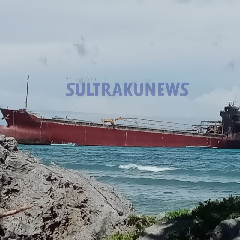 Kapal Kargo MV.Da Hao Yang Terbakar Di Laut Banda,Kini Terdampar Di Binongko