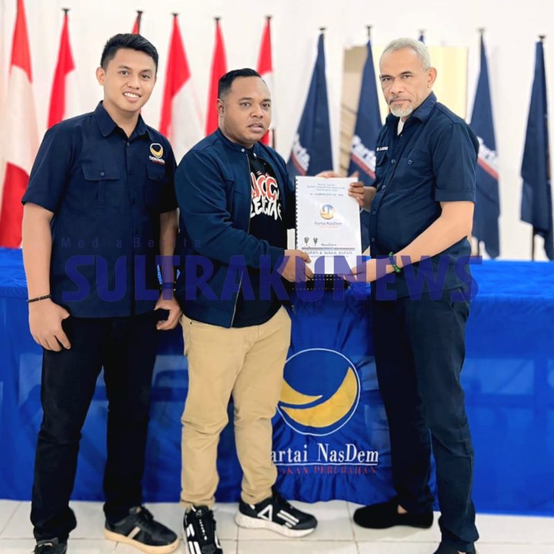 Di Dampingi Sekertaris, Ketua DPD NasDem Wakatobi Serahkan 4 Dokumen Balon Pilkada 2024