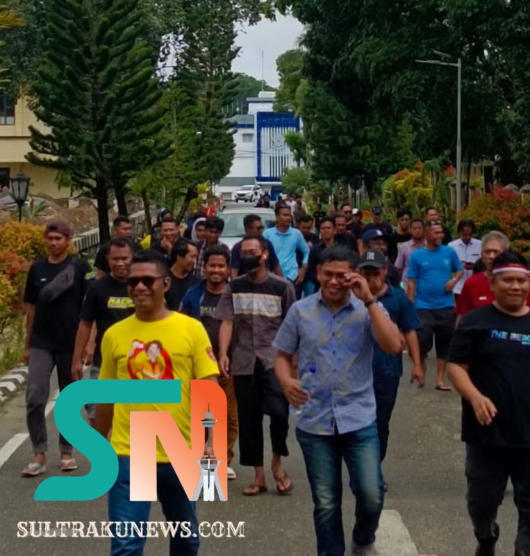 Ratusan Forum Driver Online Sulawesi Tenggara Geruduk Polda Sultra, Protes Larangan Ambil Penumpang Di Pelabuhan Kendari